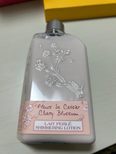 L'OCCITANE チェリーブロッサム シマーリングボディミルクのクチコミ「プレゼントで頂きました🌸

いい香りでラメも入ってて
とてもお気に入りです🌸

公式サイトから.....」（1枚目）