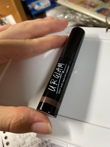 〔商品名〕URGLAM　EYEBROW MASCARA a01

〔レビュー〕
眉毛が濃ゆいのがコンプレックスなくせに、アイブロウマスカラを使ったことがなく100均なら失敗しても！とも思って買ってきまし