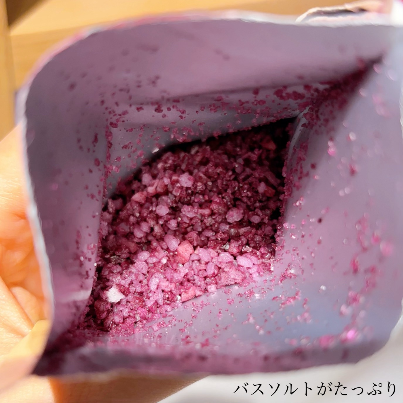 バスソルト ハッピーフォーミー ロータス＆ジャスミンの香り 50g【旧】/クナイプ/無機塩系入浴剤を使ったクチコミ（2枚目）