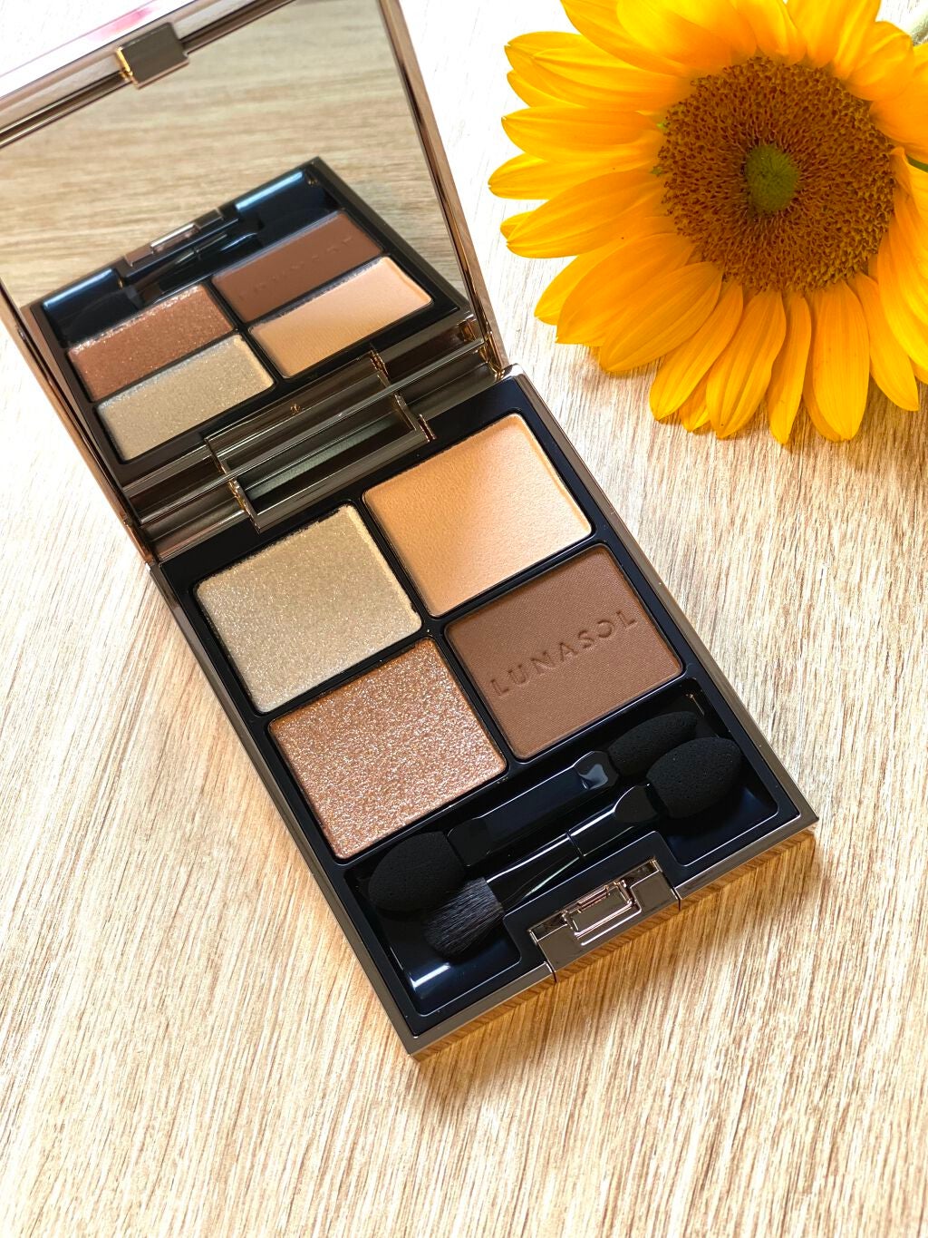 aoi on LIPS 「LUNASOLアイカラーレーション ¥6,820EX12..」(1枚目)