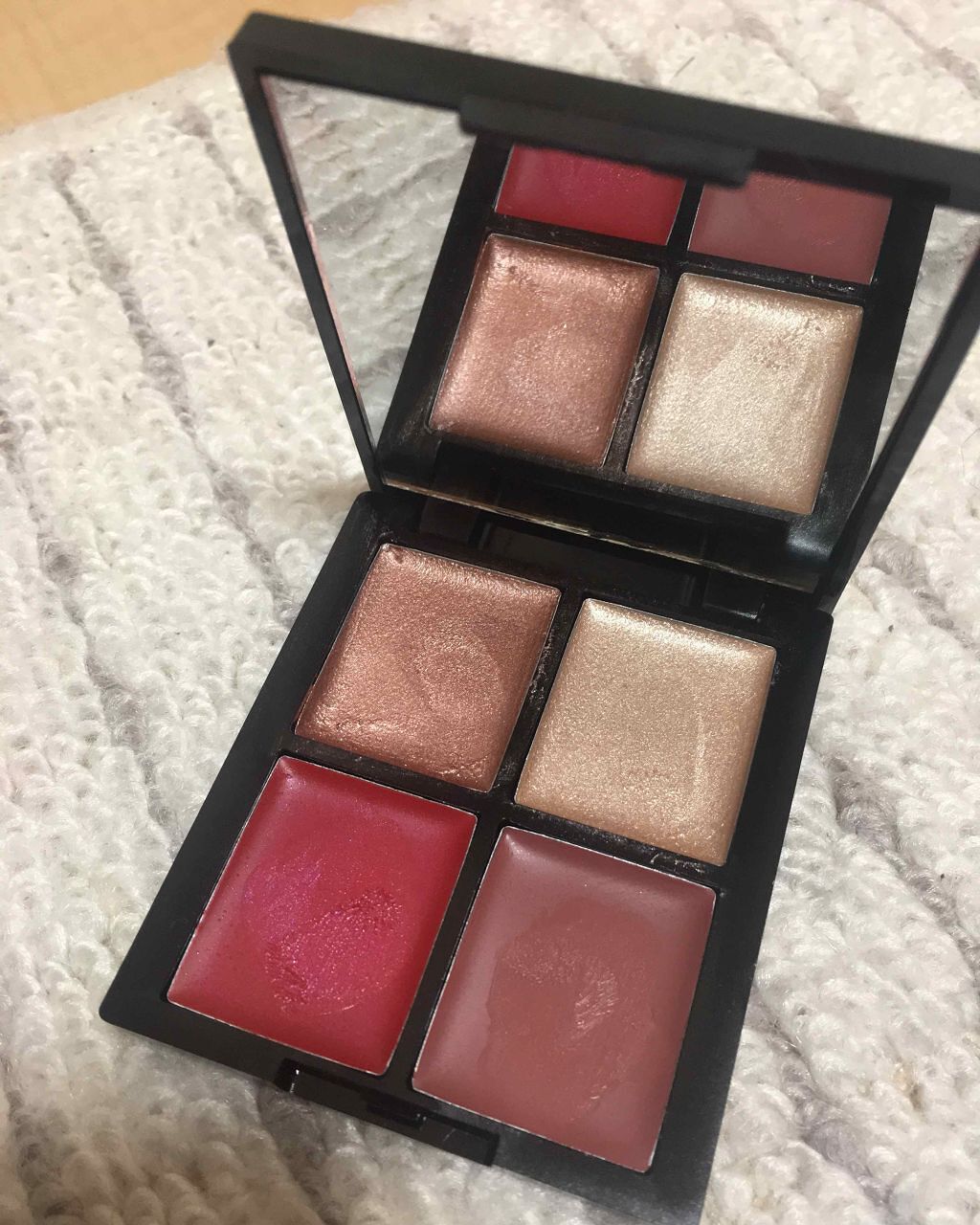 くろろ on LIPS 「スプリング4月号。小田切ヒロさん監修のクリームパレットとブラシ..」(2枚目)