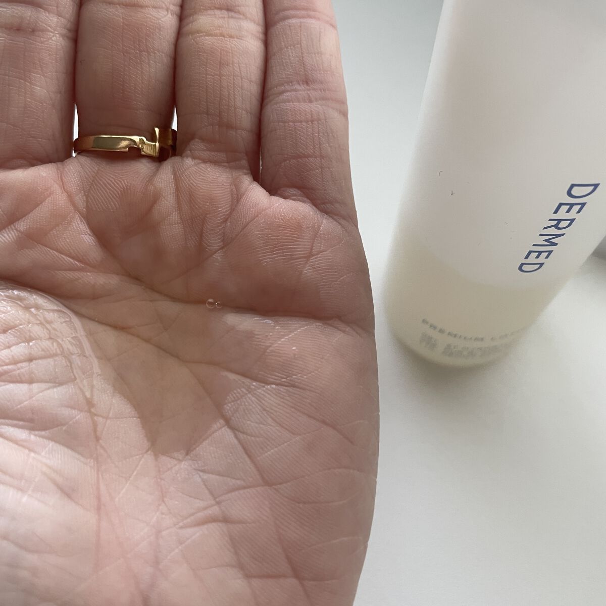 デルメッド プレミアム ローションのクチコミ「☑︎DERMED
プレミアム ローション

友達に教えてもらった通販コスメ。
しっとりして肌が.....」（2枚目）