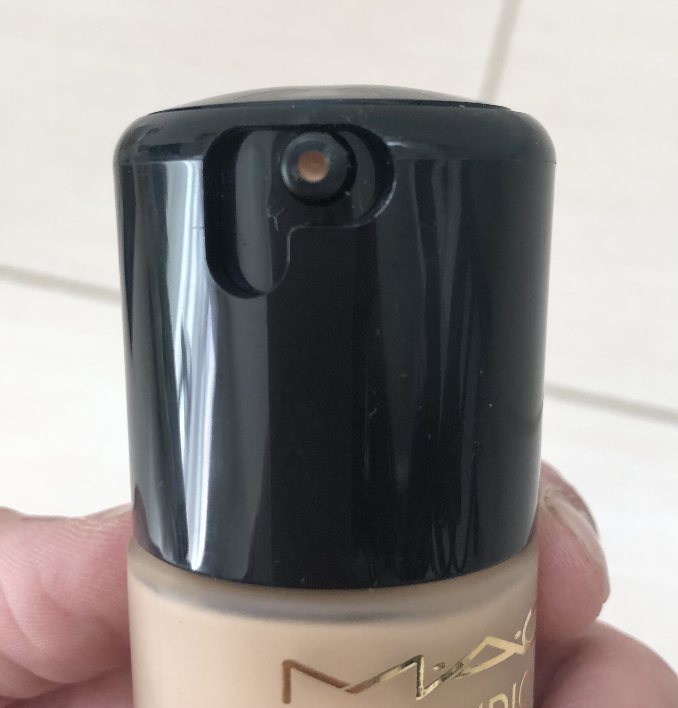 スタジオ ラディアンス セラム ファンデーション NC17.5/M・A・C/リキッドファンデーションを使ったクチコミ（2枚目）