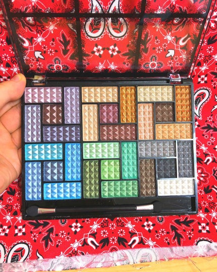 30COLORSEYESHADOWPALETTE/Dolly Angel/アイシャドウパレットを使ったクチコミ(2枚目)