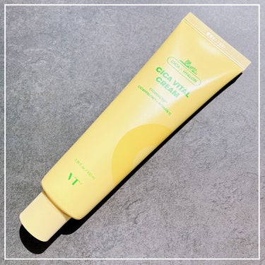 CICA VITAL CREAM
𓇬𓇬𓇬𓇬𓇬𓇬𓇬𓇬𓇬𓇬𓇬𓇬𓇬
⁡
乾燥による
くすんだ肌へしっとり密着し
ツヤ輝く透き通るような素肌へ導くクリーム
⁡
しっとりと馴染み
朝夕に使えるビタミンC商品で
くすみをケアできる.ᐟ 
⁡
ミルクジェルで、もち肌になる感じがしました.ᐟ 
⁡
ゆずの爽やかな香りにも
癒されます💛🫶🏼
⁡
⁡

 #フォロバ𝟣𝟢𝟢
 #vt_シカ  #揺らぎ肌ケア の画像 その0