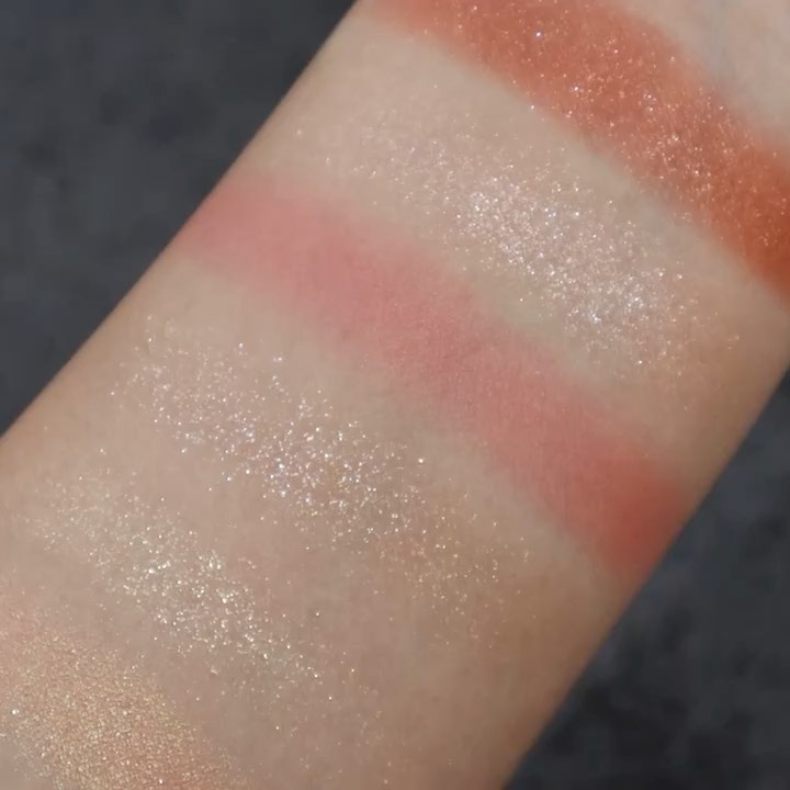 マルチカラーバリエーション メタリック/チャコット・コスメティクス/単色アイシャドウの動画クチコミ1つ目