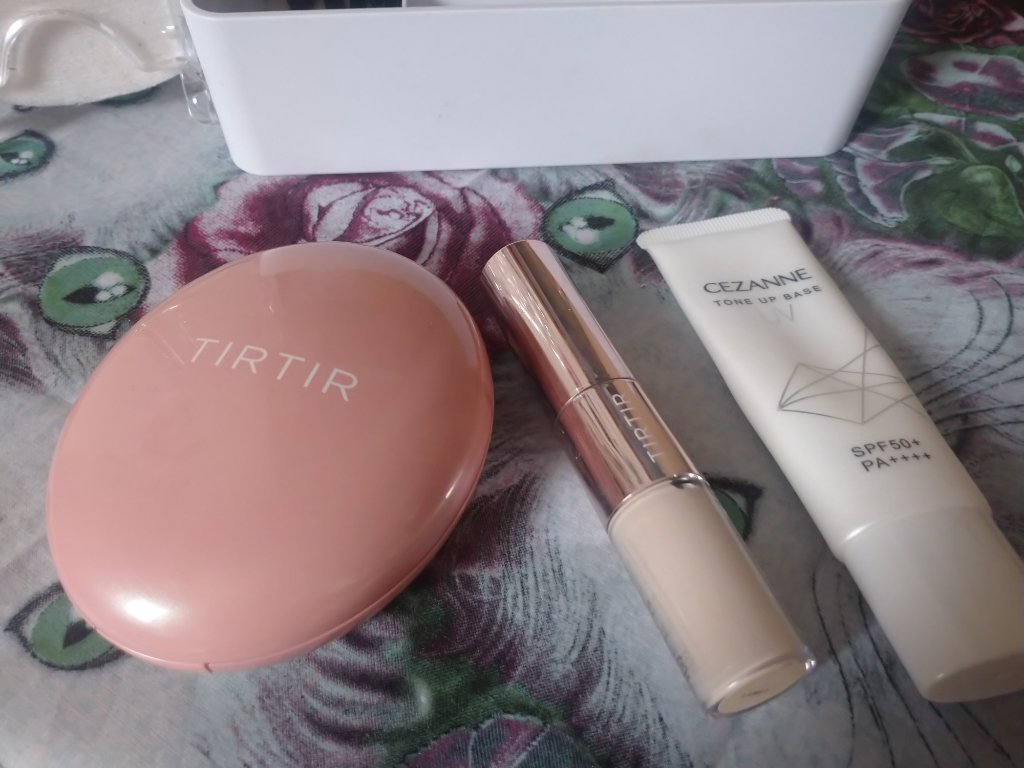 バビメロシャイニーアイパレット/VAVI MELLO/アイシャドウパレットを使ったクチコミ（1枚目）