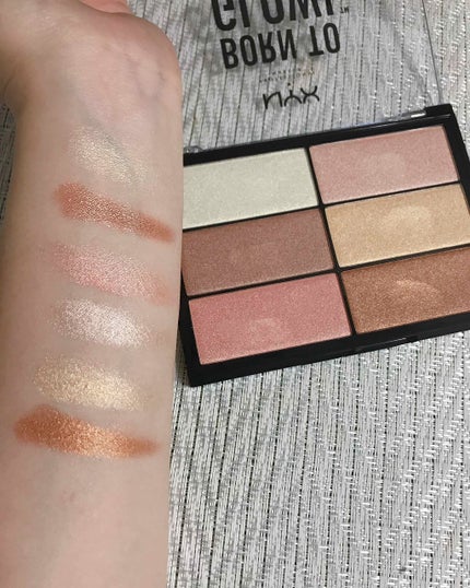 NYX Professional Makeup ボーントゥーグロー ハイライトパレットのクチコミ「NYXのハイライトパレットをようやく!ようやく手に入れました。
前からずっと気になっていて、最.....」(2枚目)