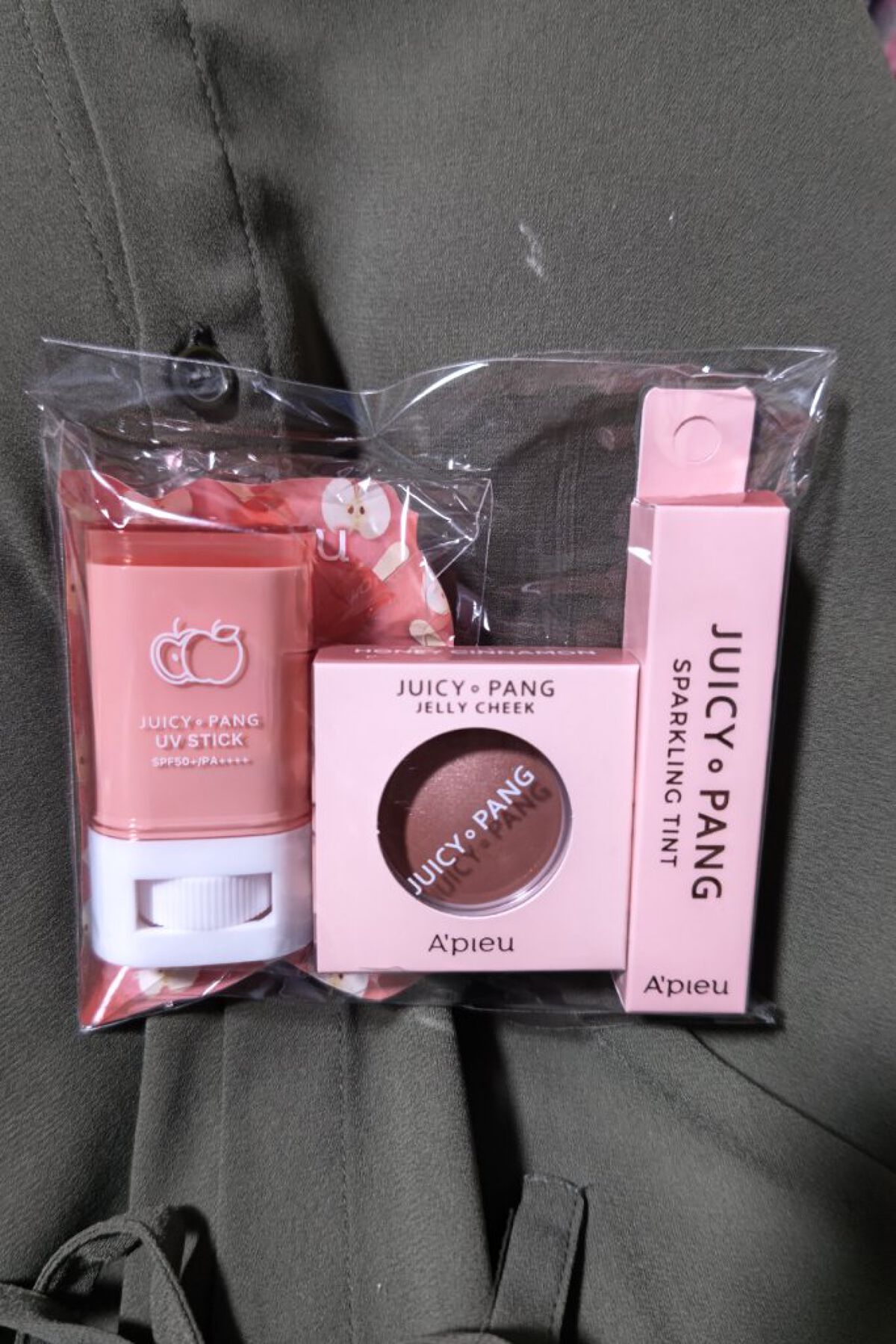 アピュー ジューシーパン UVスティック/A’pieu/日焼け止め・UVケアを使ったクチコミ（1枚目）