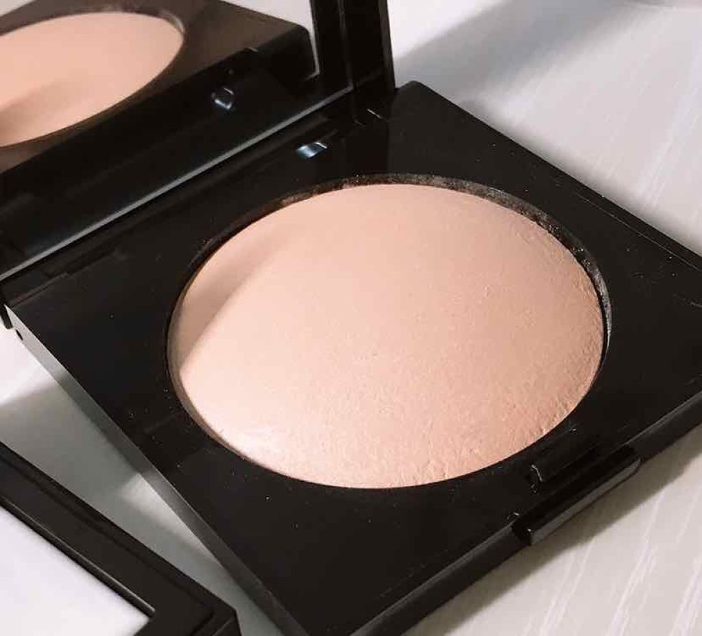 マットラディアンス ベイクドパウダー ハイライト01/ローラ メルシエ/パウダーハイライトを使ったクチコミ(1枚目)