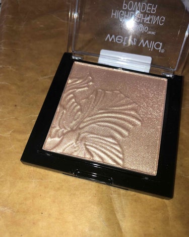 MegaGlo Highlighting Powder/wet 'n' wild/ハイライトを使ったクチコミ（2枚目）