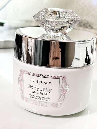 JILL STUART ボディジェリーのクチコミ「JILL STUART　ボディジェリー
　　　　　　　ホワイトフローラル

プルプルのゼリー状.....」（2枚目）