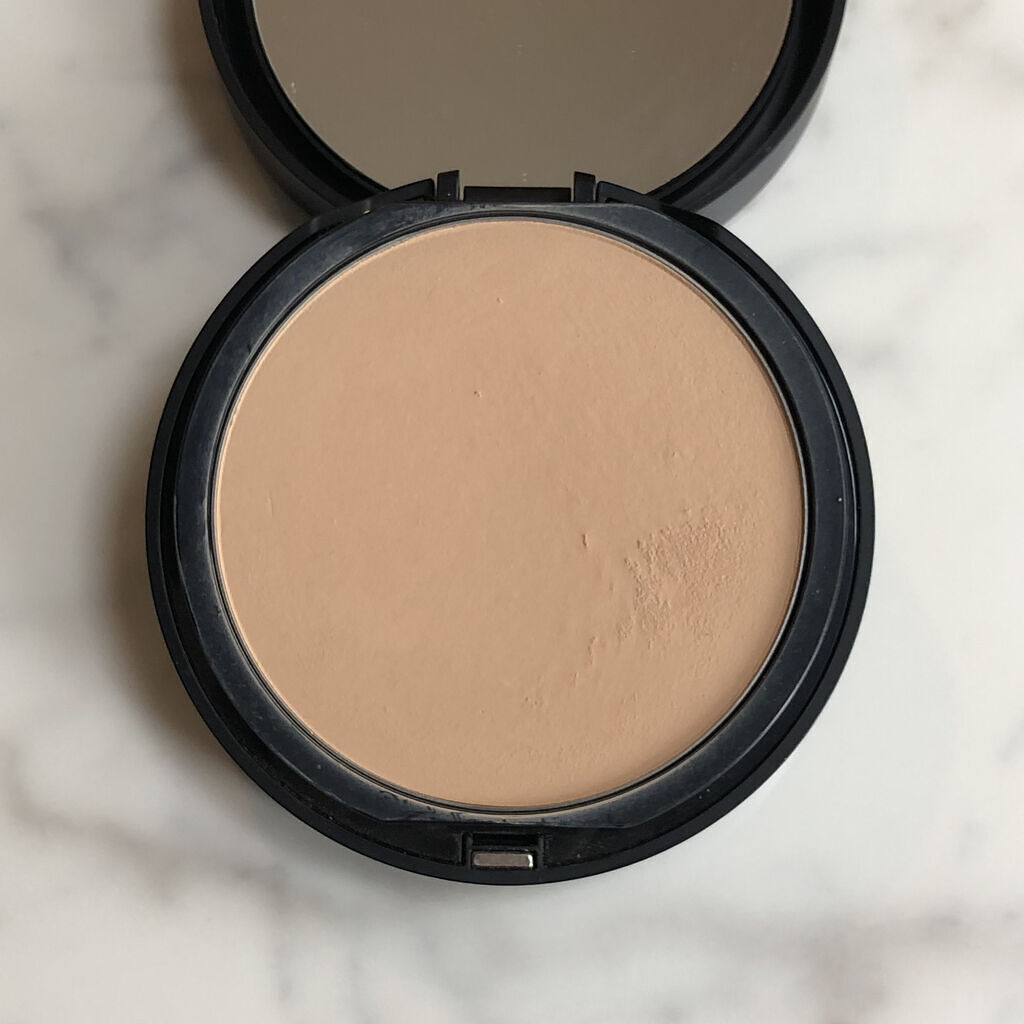bareMinerals ベアプロ パウダー ファンデーションのクチコミ「粉っぽさがなく肌にしっかりフィットしてくれるのが気に入り一時愛用していたファンデ❤️

 薄づ.....」（2枚目）