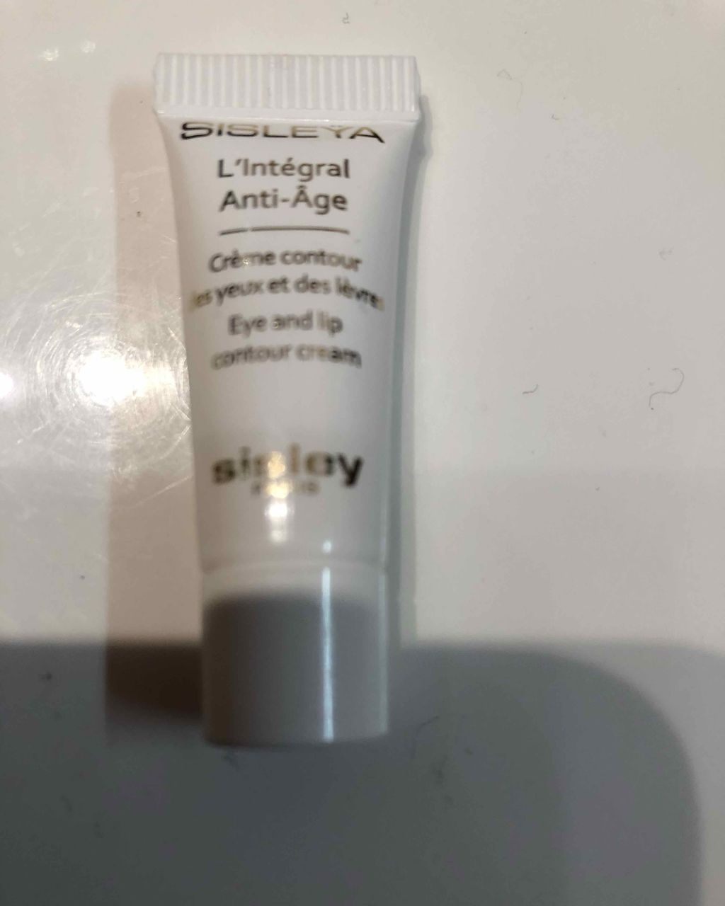 シスレー シスレイヤ クレーム コントゥール デ ユーのクチコミ「シスレーでいつも使うボディクリームをもらったらサンプルでもらいました。
そして使いました😃

.....」（1枚目）