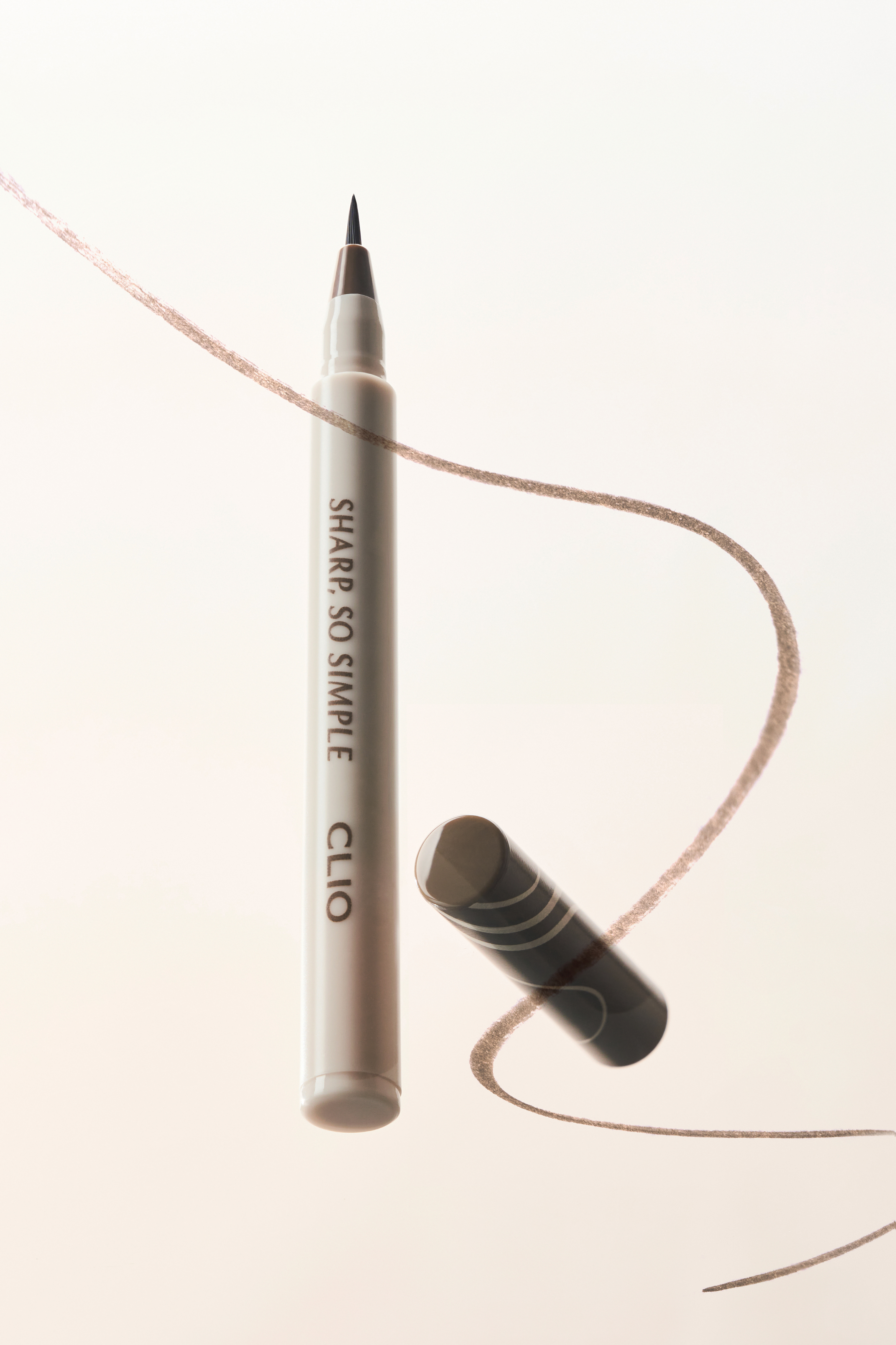 シャープ ソ シンプル シェード ブラッシュ ライナー/CLIO/アイライナーを使ったクチコミ（2枚目）