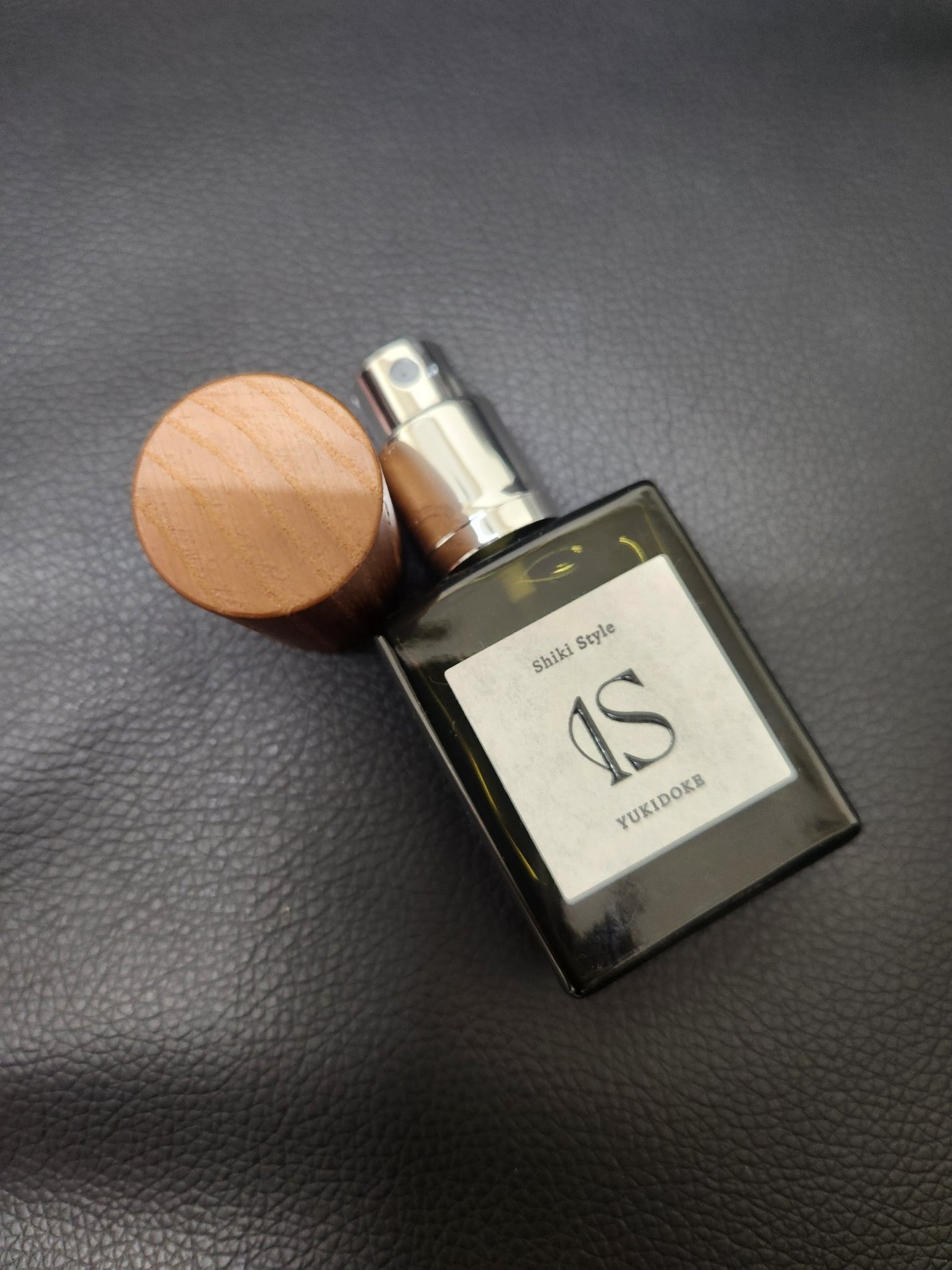 むぅ on LIPS 「久しぶりに香水が欲しくなって、年中使えて香りが強く、持ち運びが..」(3枚目)