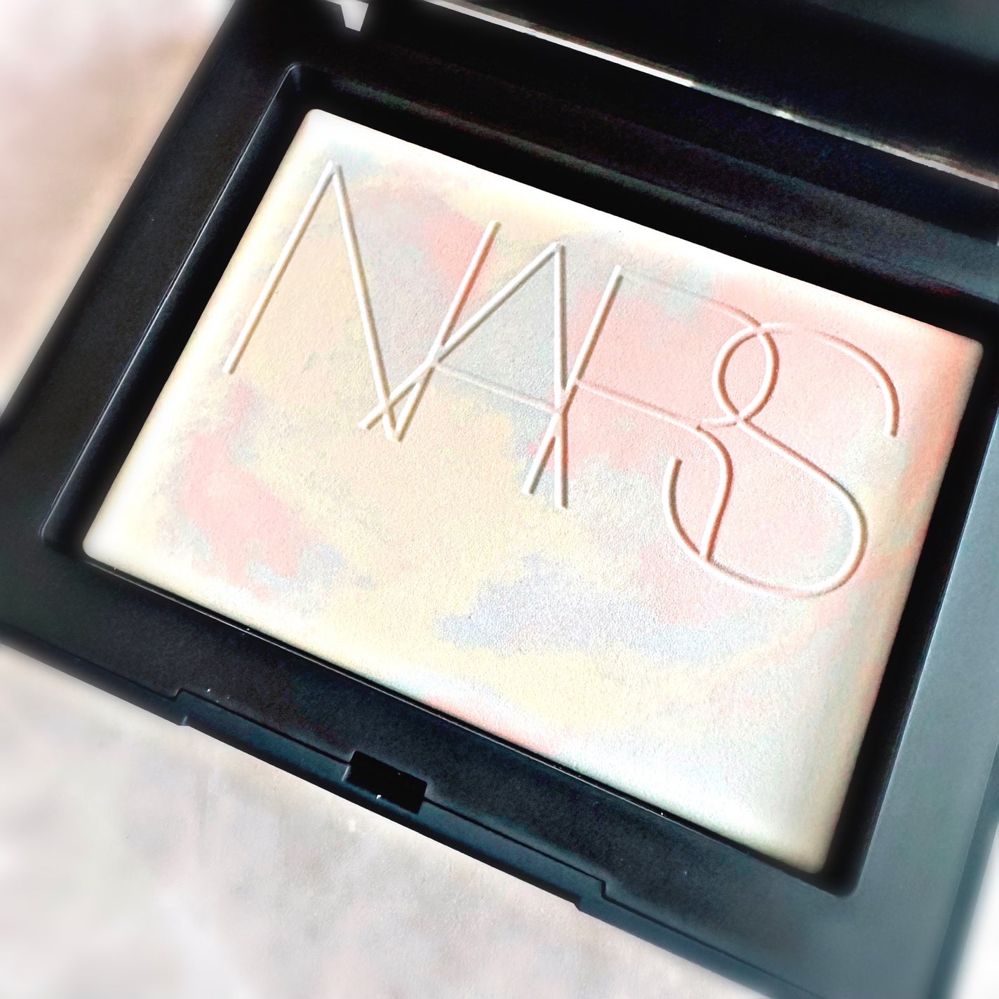 ライトリフレクティング プリズマティックパウダー/NARS/プレストパウダーを使ったクチコミ(2枚目)