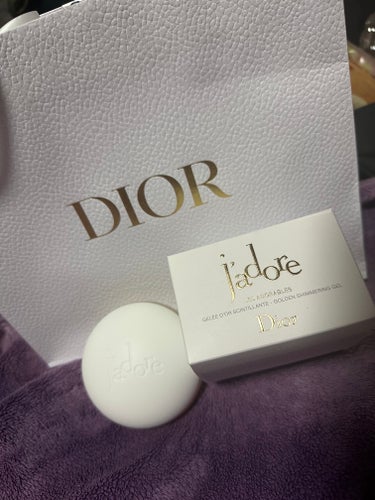 Dior ジャドール シマリング ボディ ジェルのクチコミ「☺︎友達からの頂き物🎁

愛用してるDiorのジャドールシリーズからボディジェル‎が数量限定で.....」（1枚目）