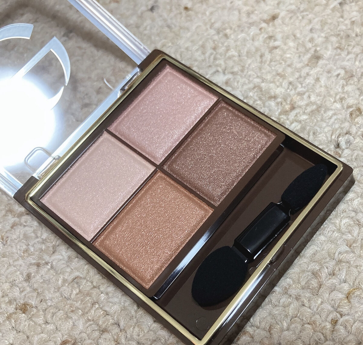 GENE TOKYO リラクシーアイシャドウ/DAISO/アイシャドウパレットを使ったクチコミ（3枚目）