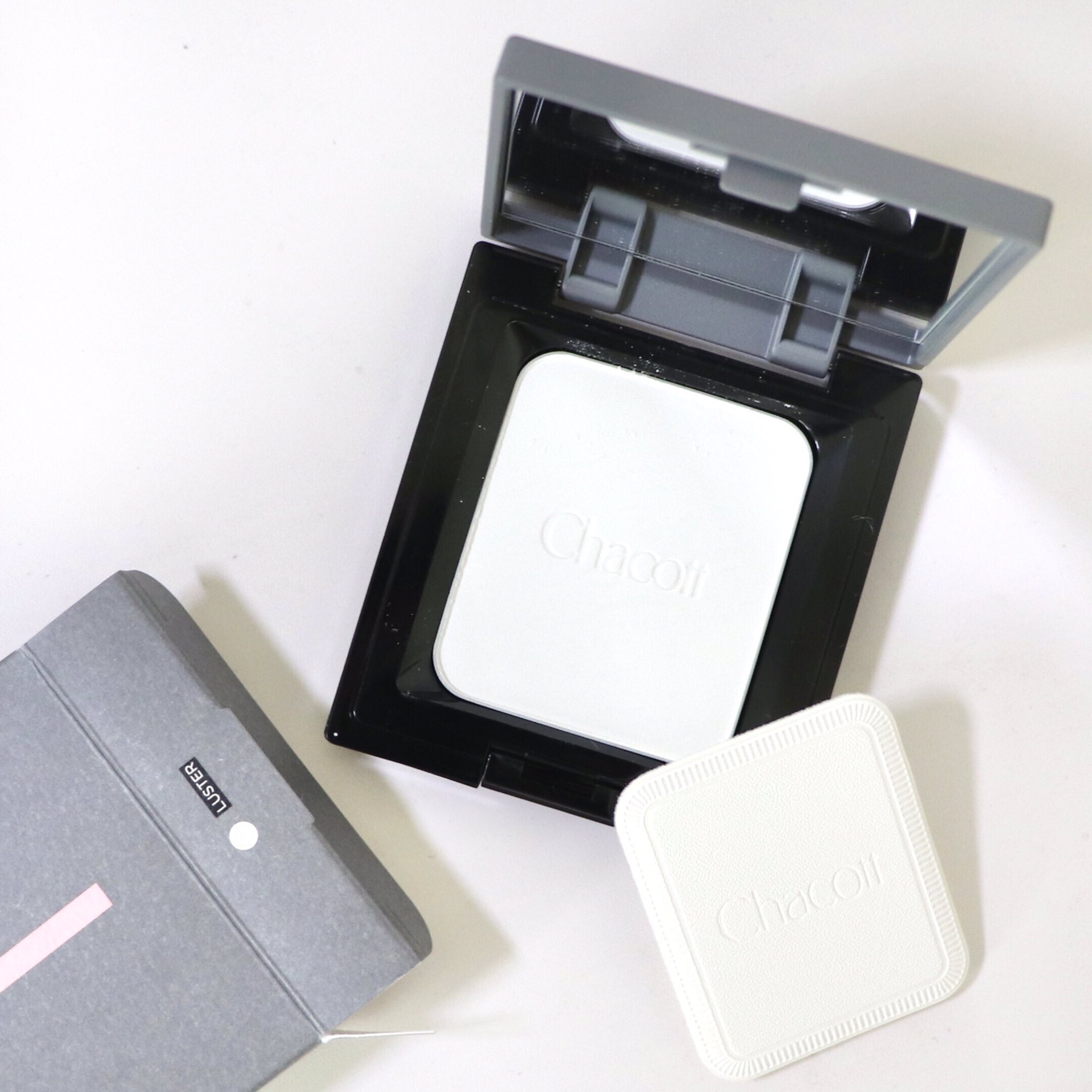 今バズり中⁈重ねるほど磨かれて美しさが高まる"リピ塗りパウダー"🌟

▶︎ フィニッシングプレストパウダー

チャコットといえば、というほど大人気のルースパウダー。その崩れにくさテカリにくさの機能性はそのまま。仕上がりの美しさを追求したパ