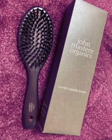 john masters organics
コンボパドルブラシ

ミニを持っていたのですが、
良すぎて大きいサイズも購入しました！

ツヤツヤサラサラになって
広がった毛先もまとまるので本当にお気に入り