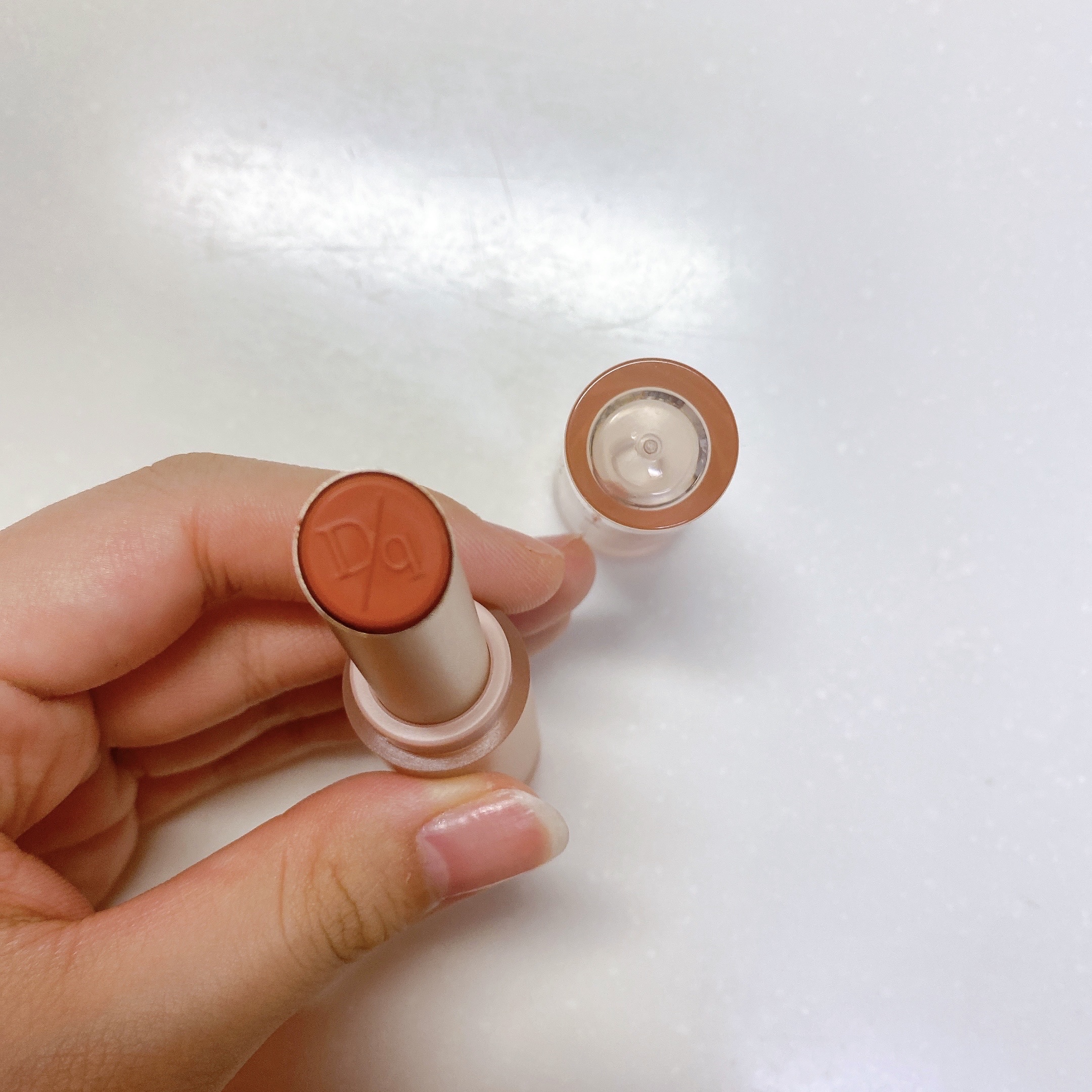 ムードグロウリップスティック 06 メロウコーラル/dasique/口紅を使ったクチコミ（2枚目）