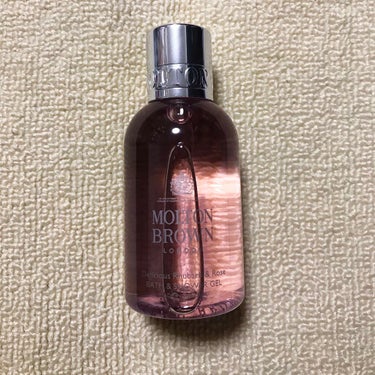 Molton Brown(モルトンブラウン)
Delicious Rhubarb & Rose
BATH & SHOWER GEL
100ml
トップノート：酸味のあるルバーブ ミドルノート：優しいロー