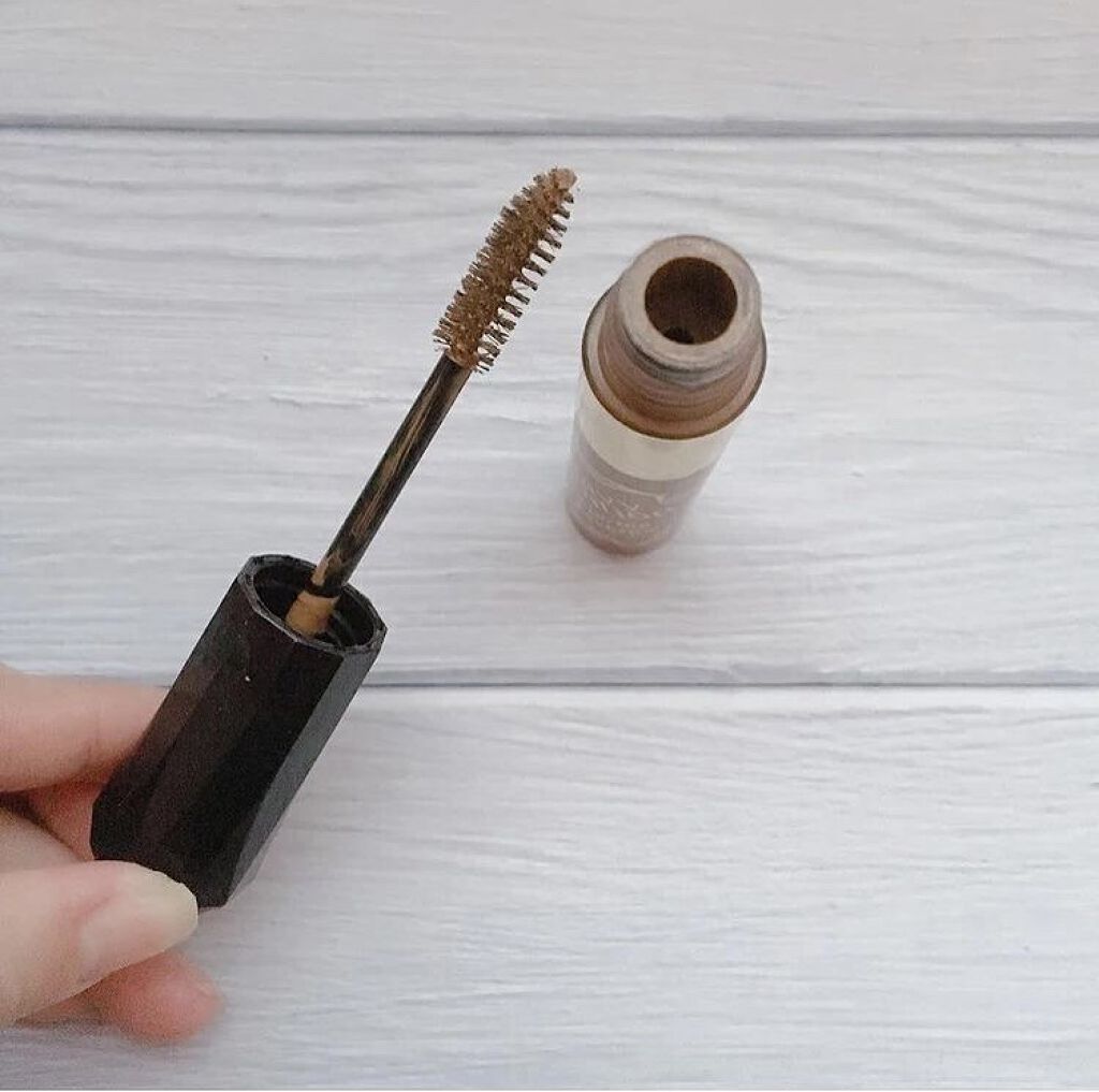 カラーリングアイブロウ 【限定デザイン】04 ナチュラルブラウン/ヘビーローテーション/眉マスカラを使ったクチコミ（2枚目）