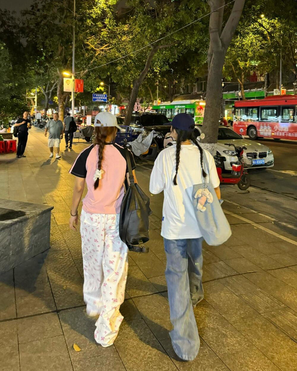 ひとみ on LIPS 「Friendshipthatisalwaysthereisso..」(5枚目)