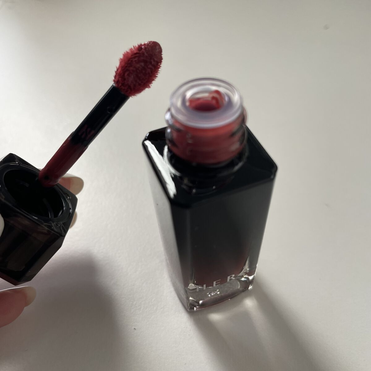 センシュアル フィッティング グロウ ティント 79 チャームド/HERA/リップティントを使ったクチコミ（2枚目）