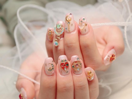 shino on LIPS 「セーラームーンのモチーフネイル💅当店にセーラームーンパーツが無..」(4枚目)