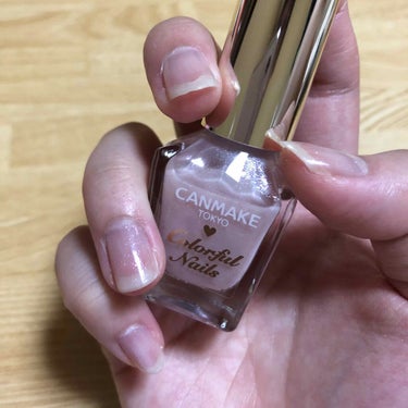 キャンメイク  カラフルネイルズ💅

N33の色を買いました！
ほんのり変光なキラキラのラメが入っていて可愛いです💕

キラキラなのに派手すぎず、単体で塗ってもとても可愛いです

ブラシも大きくて塗りや