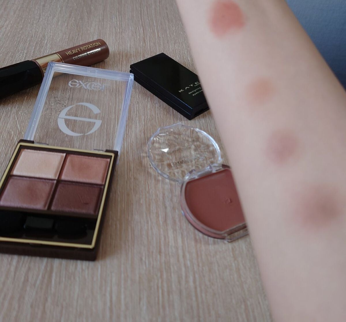 スキニーリッチシャドウ/excel/アイシャドウパレットを使ったクチコミ(5枚目)