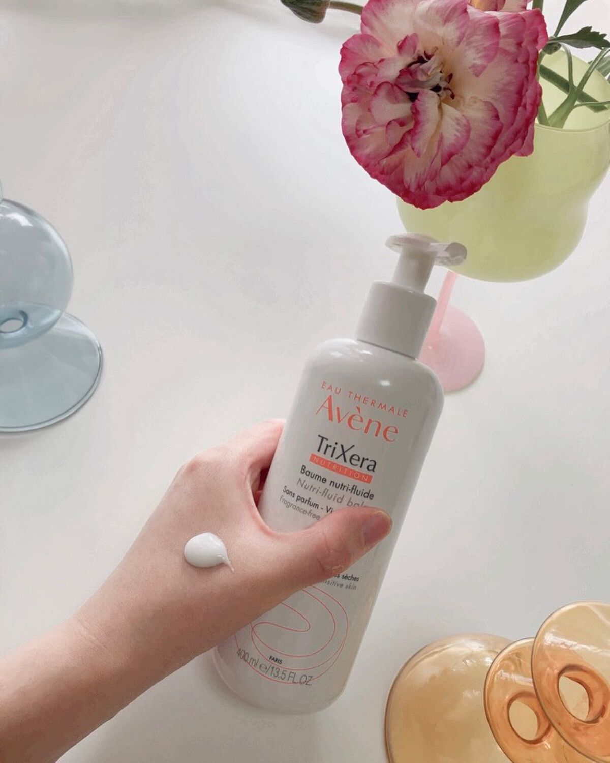 yuri_be_ on LIPS 「🇫🇷🍼🤍𝘈𝘷𝘦𝘯𝘦に大容量の保湿剤がˎˊ˗私の小学生の時か..」(2枚目)