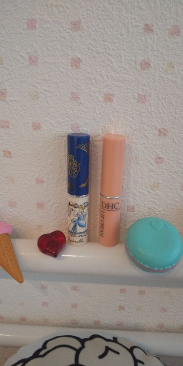 Lip Creamと言ったら「DHC」(๑♡ᴗ♡๑)
とてもオイリーでプルプル感が長続きして優しくくちびるをまもっ
てくれます︎💕︎💕
私のシンデレラなど、いろんな限定デザインもあるのでとても
オススメ