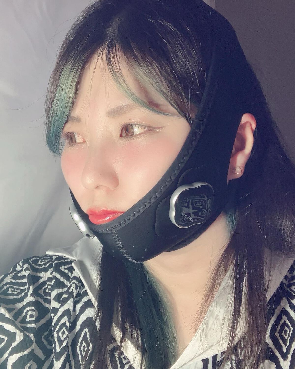 sakura on LIPS 「きっとみんな思ってる…小顔になりたい…そんなアナタへこれどうよ..」(4枚目)