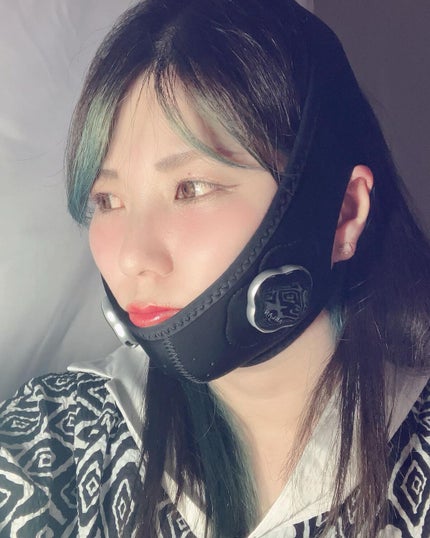 sakura on LIPS 「きっとみんな思ってる…小顔になりたい…そんなアナタへこれどうよ..」(4枚目)