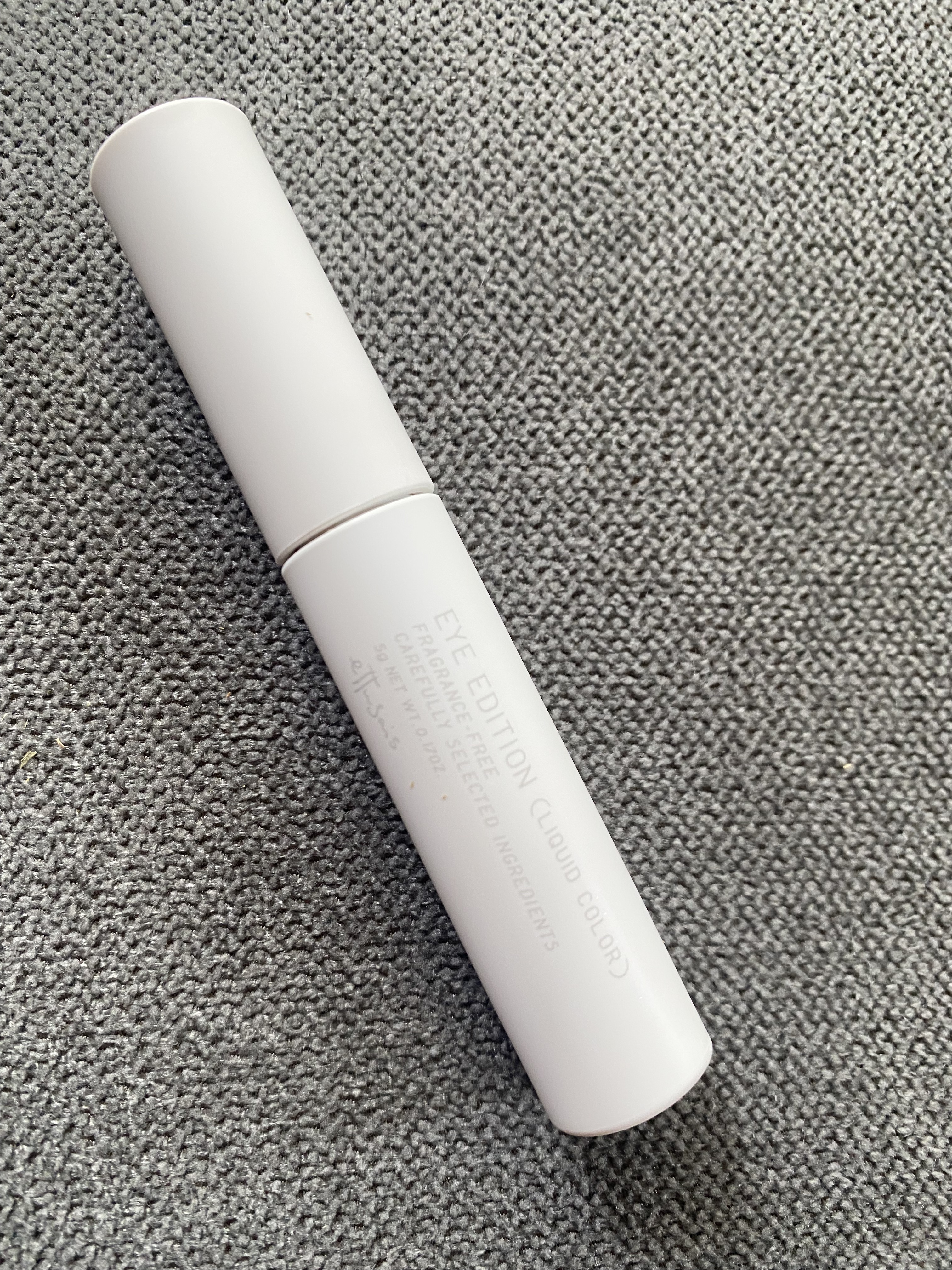 こちらは少し前から気になっていた商品✨
ettusaisのアイエディション
リキッドカラー　04
ダズリングシャワー✨✨

完全に涙袋用にと思って購入！

リキッドタイプで肌に乗せやすいし
パウダーみたいにラメ飛びもしないから
涙袋にはもっ