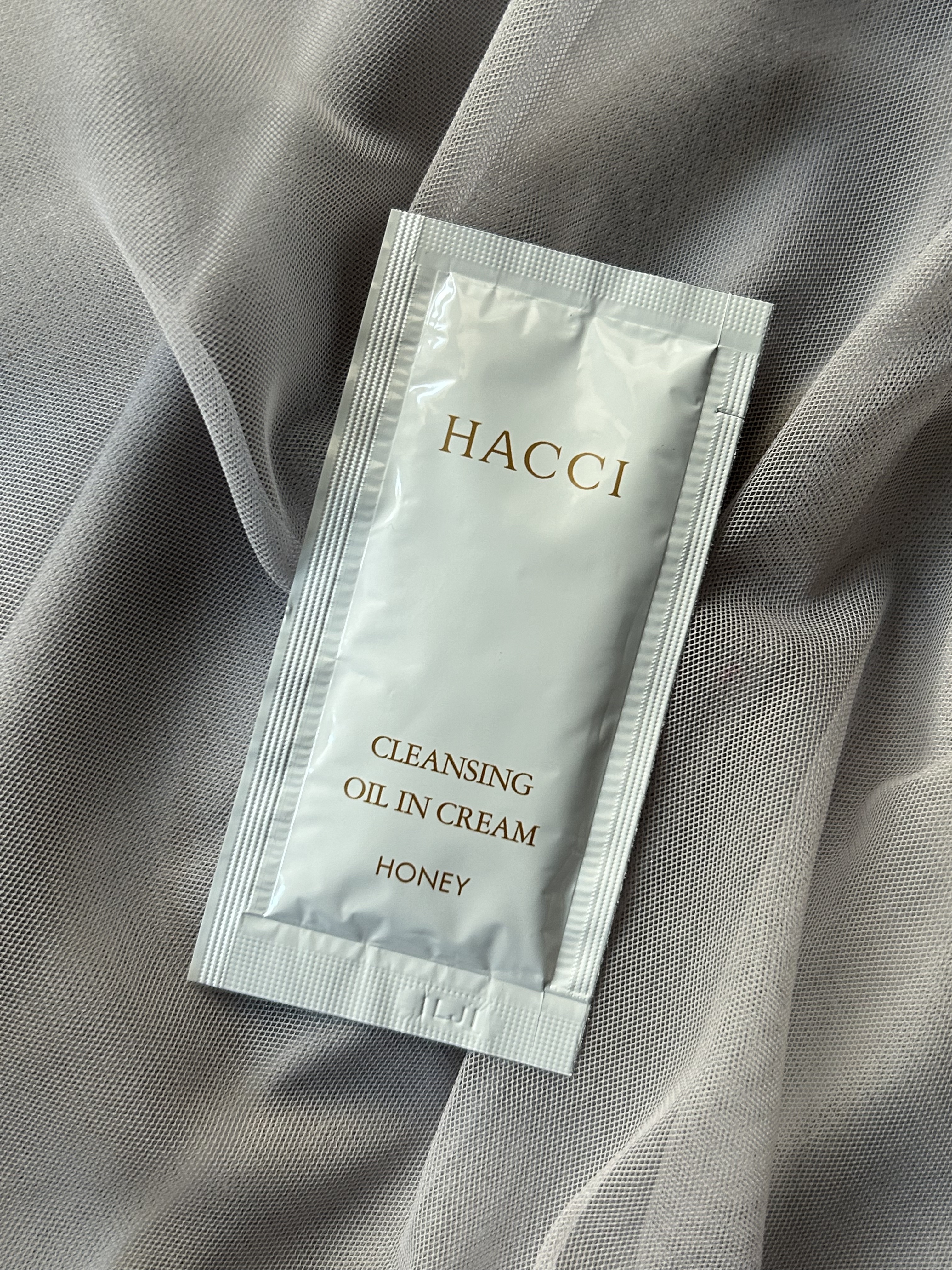 HACCI クレンジングオイルインクリームのクチコミ「・HACCI クレンジングオイルインクリーム


メイクになじませて、
クリームがオイル状にな.....」（1枚目）