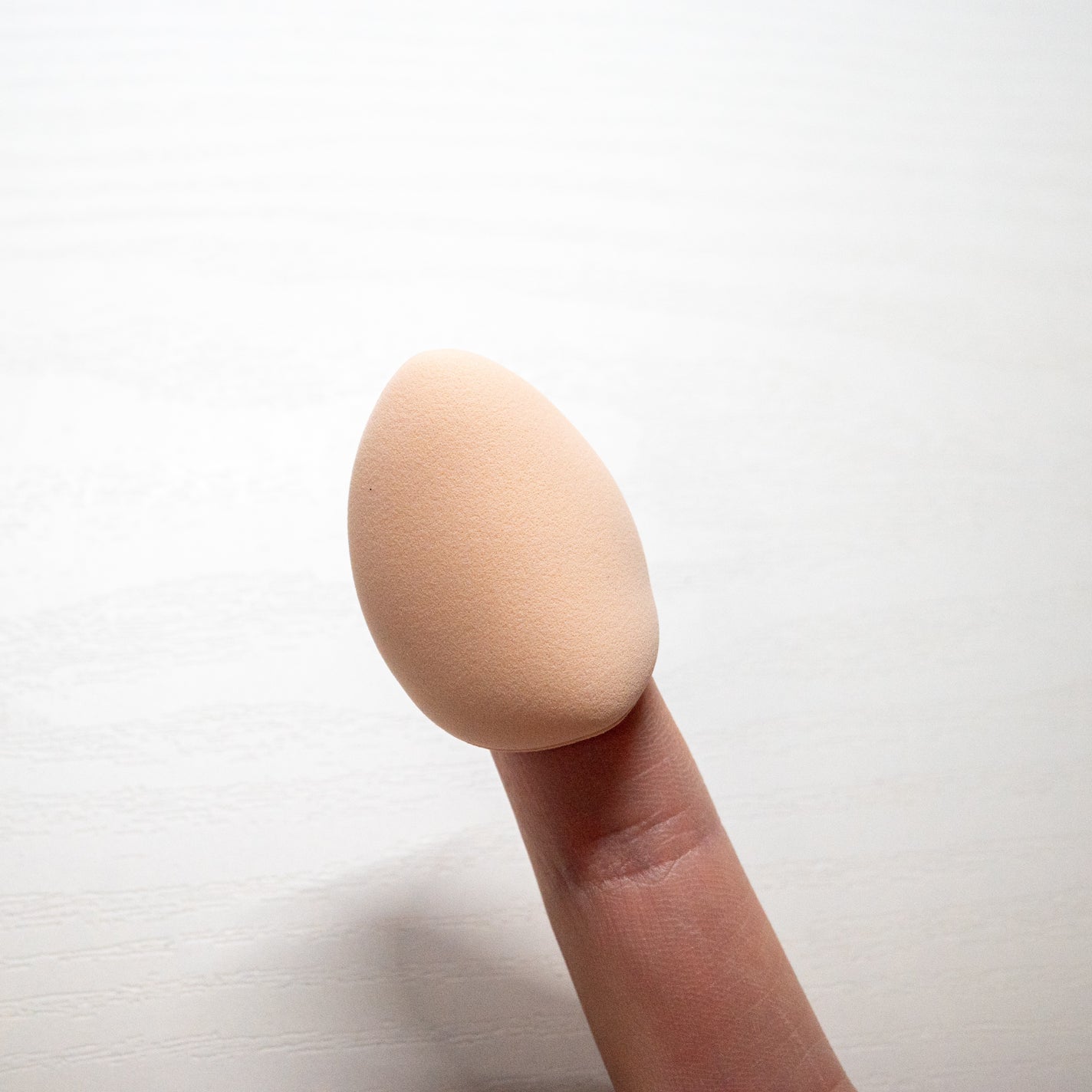 ☞ ナ ル ミ ᯅ̈ on LIPS 「指パフ指にはめれるメイクパフ!小回りがきくから、目元や小鼻周り..」(3枚目)