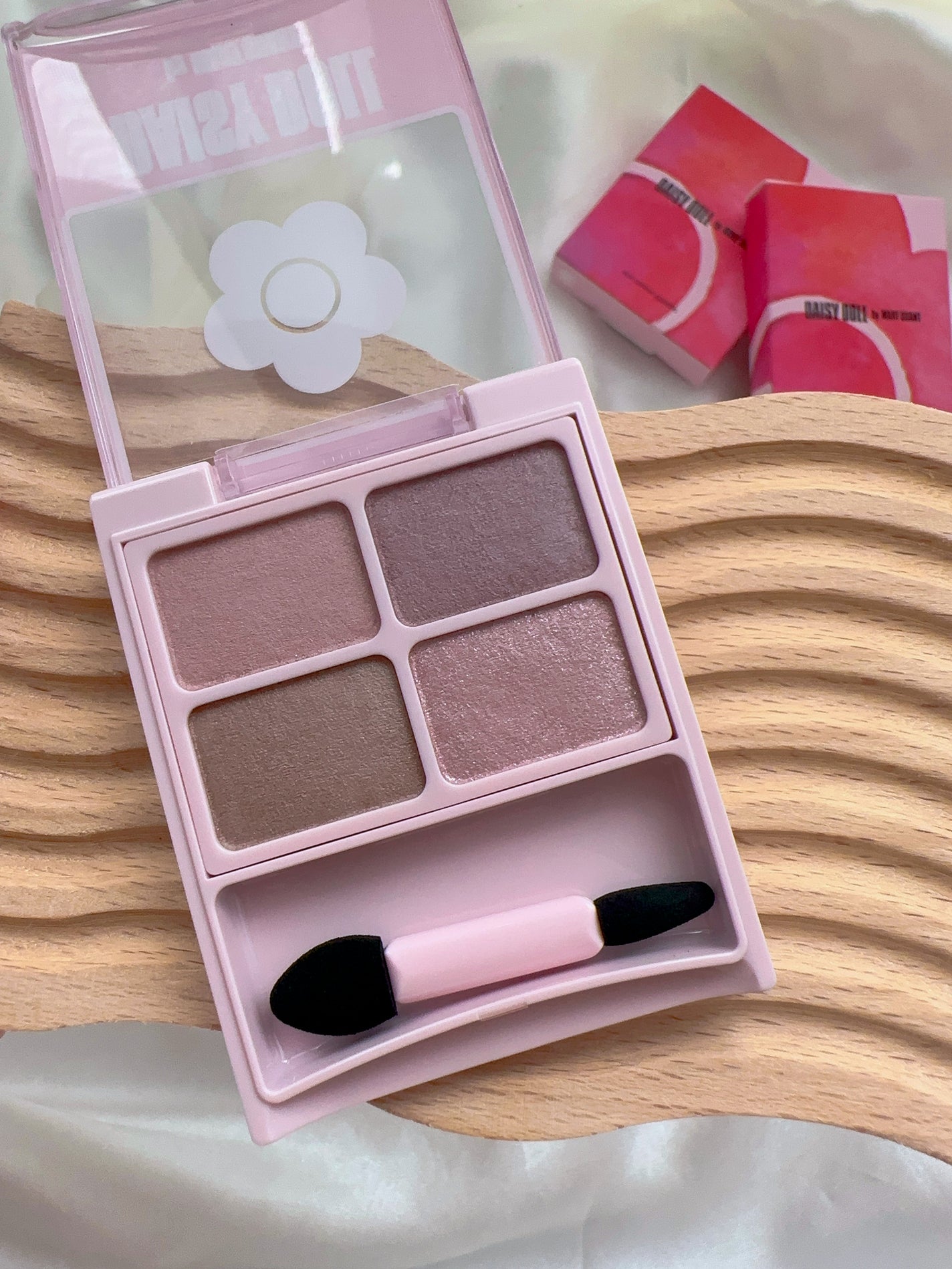 デイジードール アイカラー パレット/DAISY DOLL by MARY QUANT/アイシャドウパレットを使ったクチコミ(3枚目)
