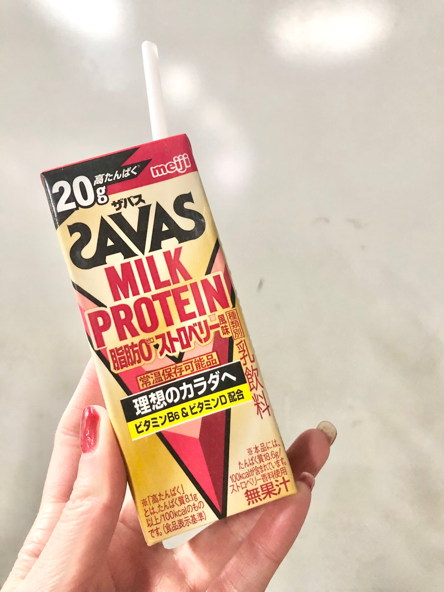 chicca 特殊メイクさんの偏愛美容 on LIPS 「春だからストロベリーなのかな🍓こちらも新商品newテイストただ..」(1枚目)