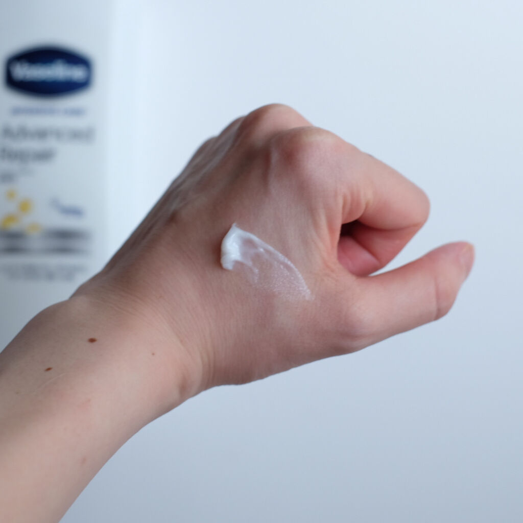 ヴァセリン アドバンスドリペア ボディローション 無香料/ヴァセリン/ボディローションを使ったクチコミ（3枚目）