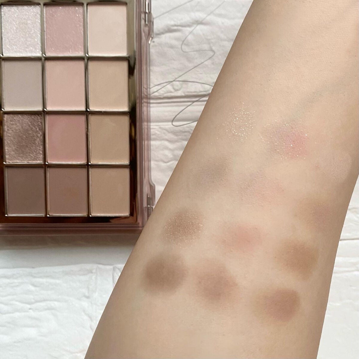 ソフトブラーリングアイパレット/wakemake/アイシャドウパレットを使ったクチコミ(4枚目)