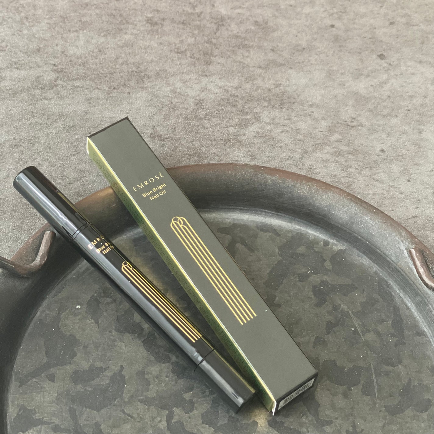 ブルーブライトネイルオイル/EMROSÉ/ネイルオイル・トリートメントを使ったクチコミ(1枚目)