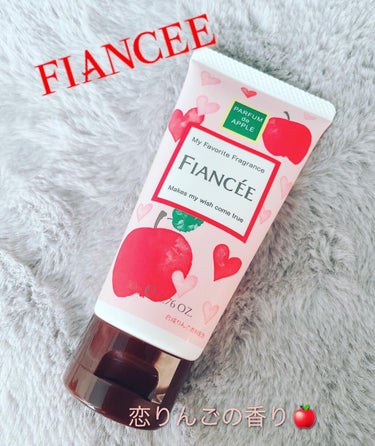 フィアンセ ハンドクリーム 恋りんごの香りのクチコミ「︎
✳︎
✳︎

FIANCEE
ハンドクリーム
恋りんごの香り🍎

3種のセラミドとシアバタ.....」（1枚目）