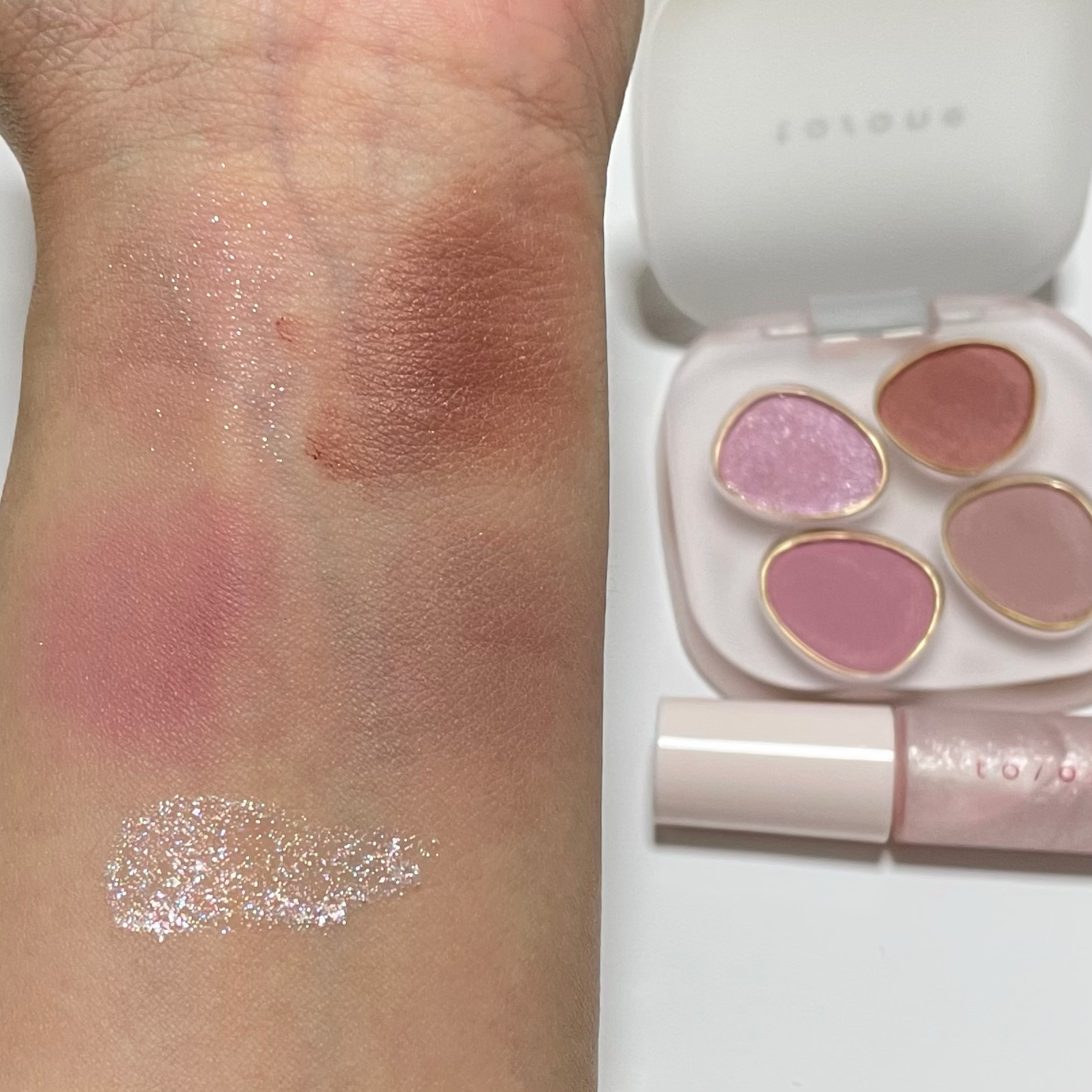 トーン ホリデー スイーツ ボックス Cheat Day Delights ＆ Shiny Sprinkles/to/one/メイクアップキットを使ったクチコミ（2枚目）