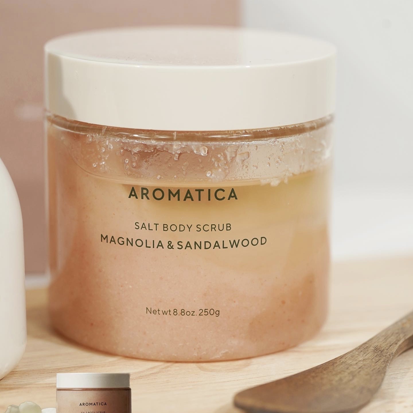 ソルトボディスクラブマグノリア＆サンダルウッド/AROMATICA/ボディスクラブを使ったクチコミ（3枚目）