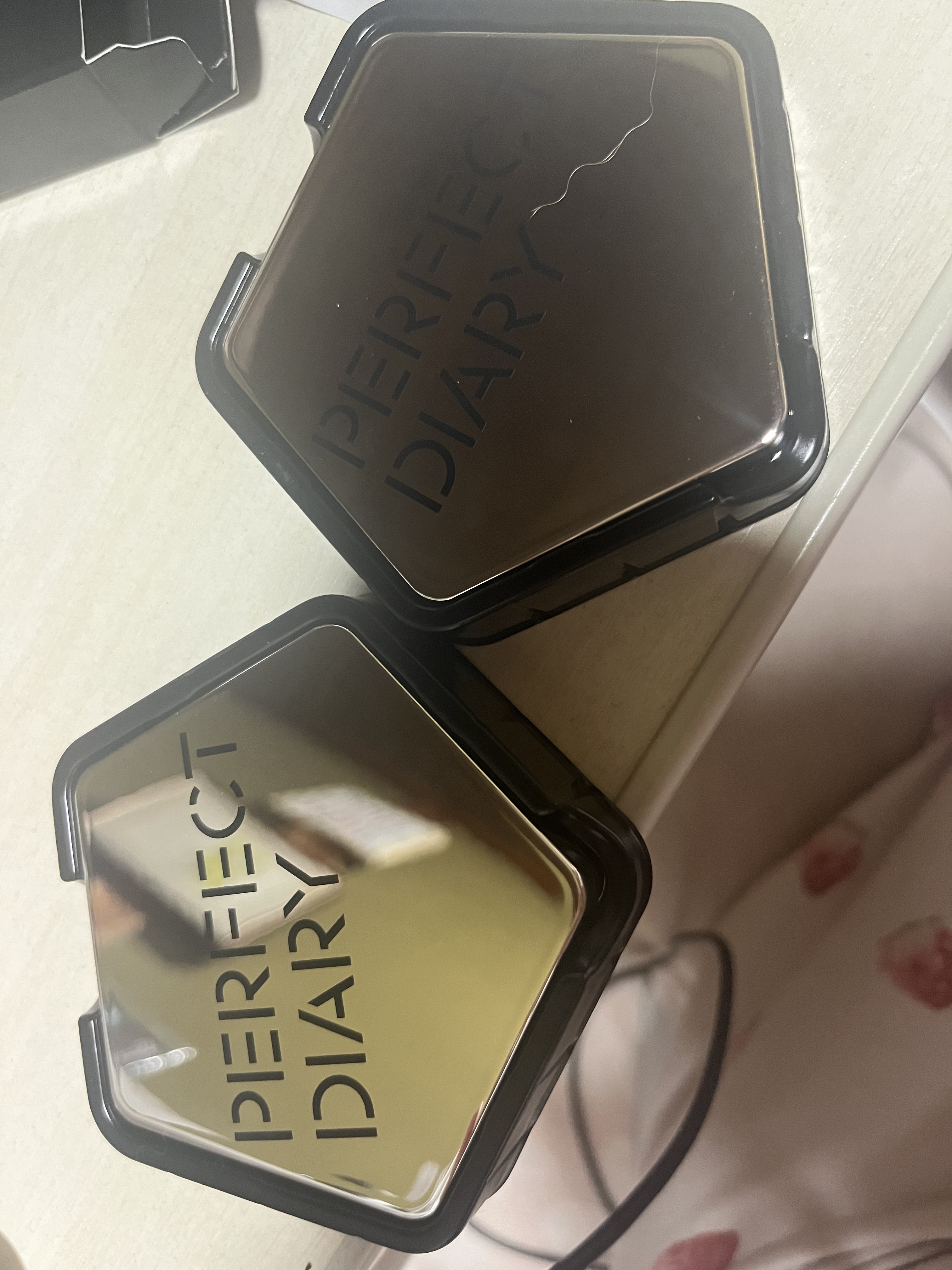 スターダストダイヤモンドハイライトパウダー/PERFECT DIARY/パウダーハイライトを使ったクチコミ（3枚目）