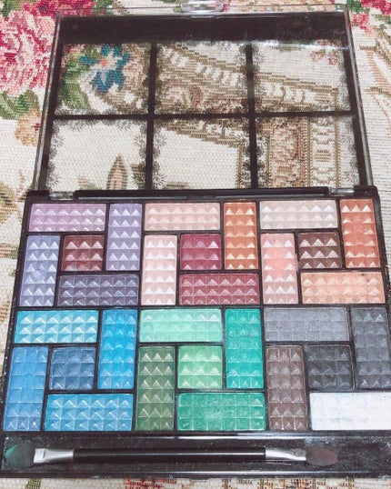 30COLORSEYESHADOWPALETTE/Dolly Angel/アイシャドウパレットを使ったクチコミ(1枚目)